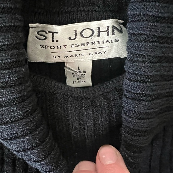 St. John Sport Essentials by Marie Gray Vintage Turtleneck – Size L - Picture 2 of 8